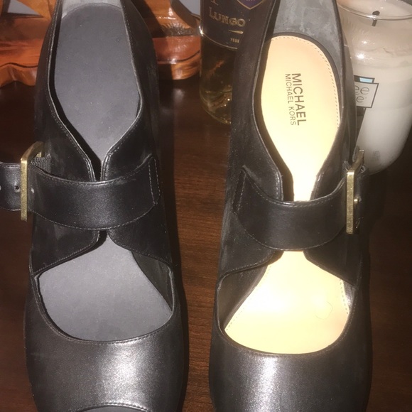 Michael Kors Open Toe Platform - Picture 4 of 4